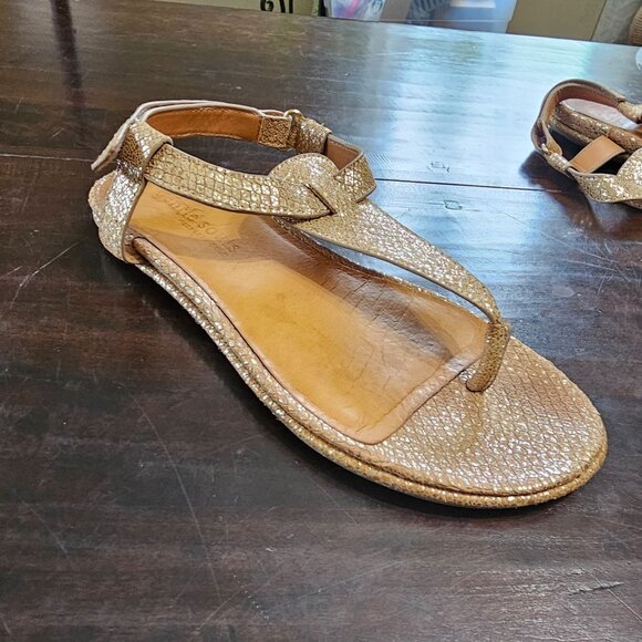 Gentle Souls Kenneth Cole Leather Gold Adjustable Ankle Sandal Thongs Size 9 - Picture 1 of 13